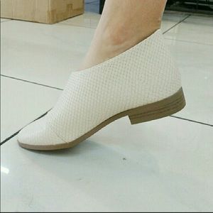 Faux snake skin-side cut flats